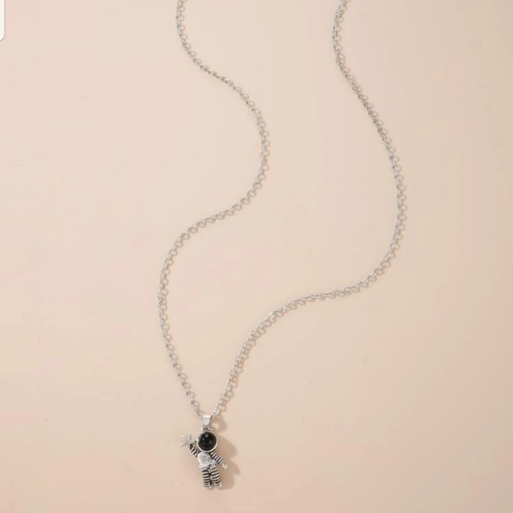 *Astronaut* Star Catcher Necklace - Picture 3 of 4